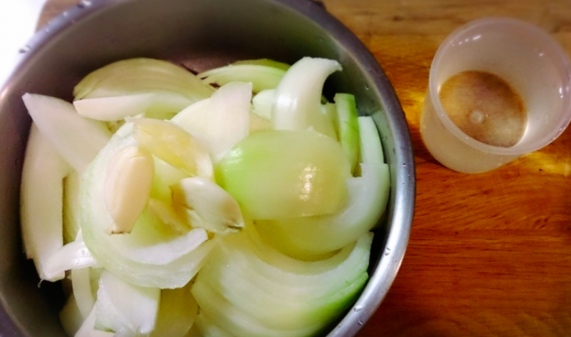 handmade-natural-how-to-stop-coughing-water-medicine-step-garlic-onion