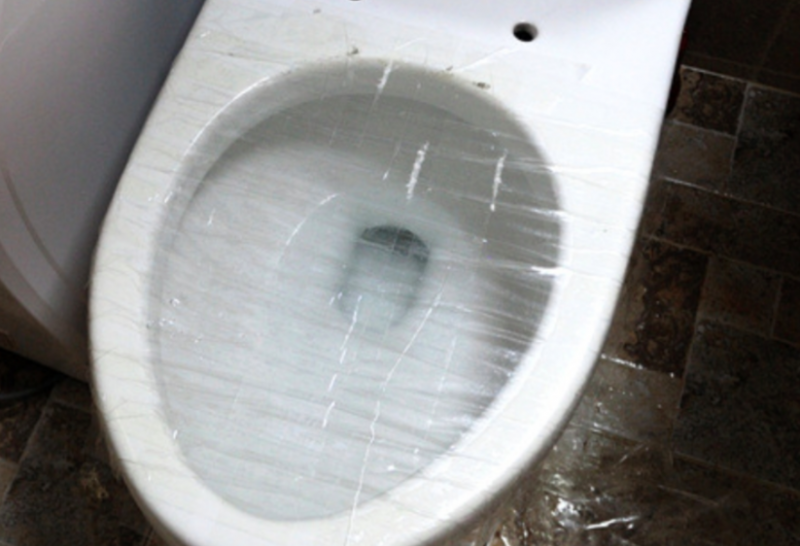plastic-wrap sealing-how-unclog-toilet-skill-myself-fix